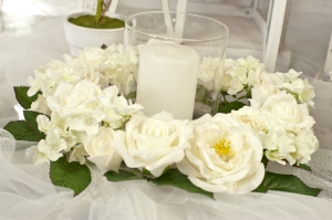 Artificial Cream Hdra. wreath with Ivy 40cm